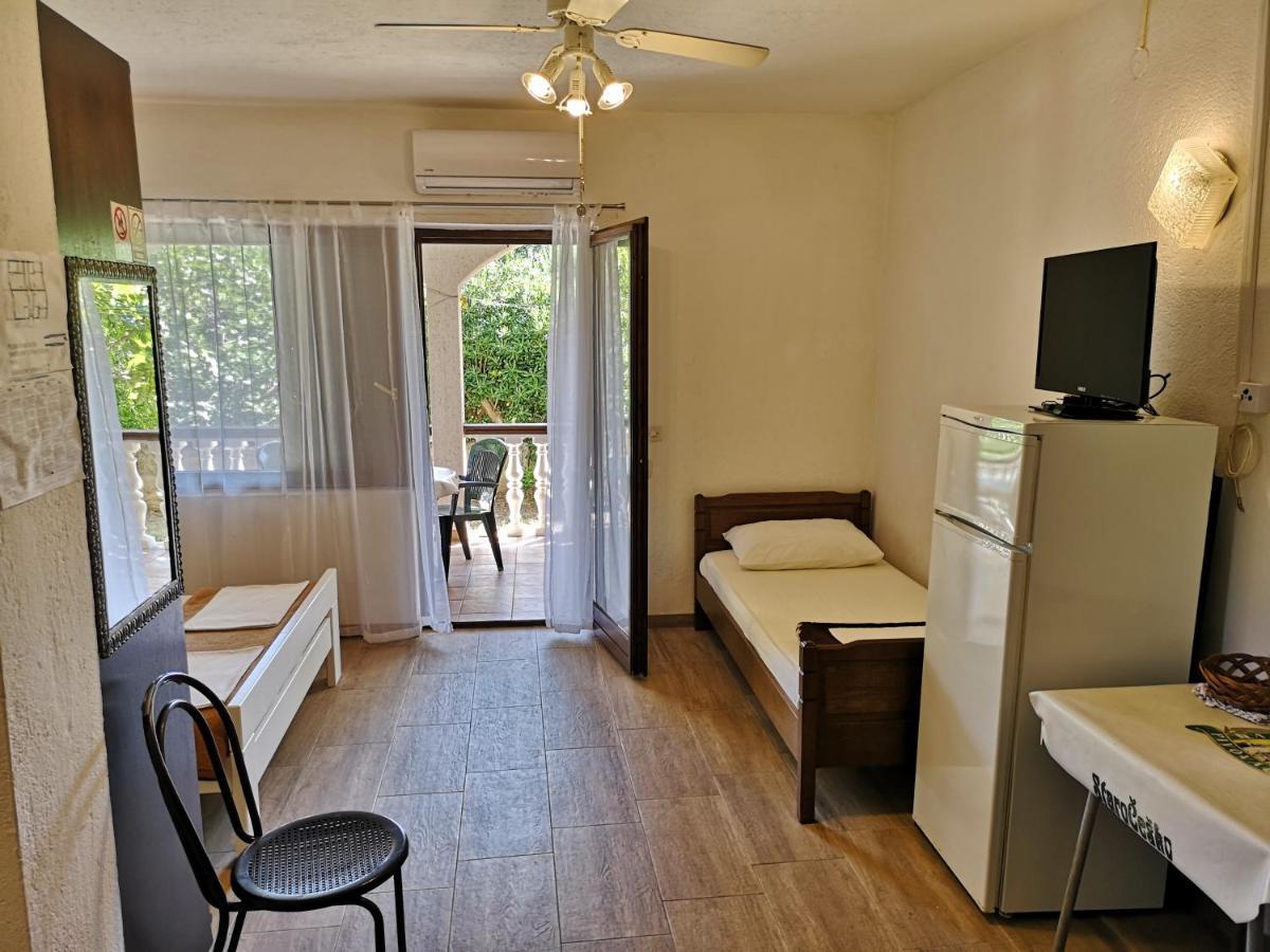 Apartments Mint Povljana - 50M From Sandy Beach Ngoại thất bức ảnh